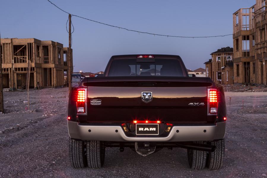  Dodge Ram 3500 Heavy Duty 2013 года  (фото 2 из 12)